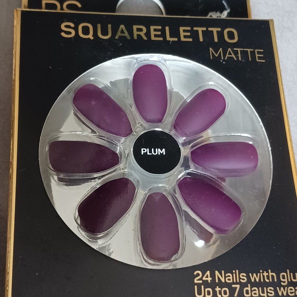 NWT! 4 Sets Of Nails - Picture 4 of 7